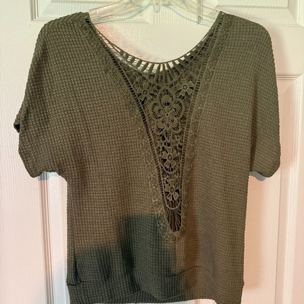 Olive Green Crochet Lace V-Neck Waffle Knit Hort Sleeved Tunic Top